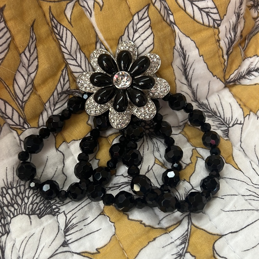 Lia Sophia three strand elastic beaded bracelet